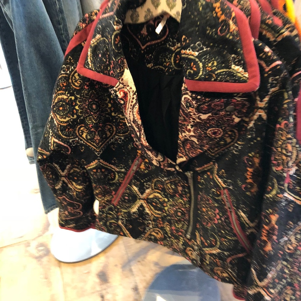 ISO!!! FREE PEOPLE COAT